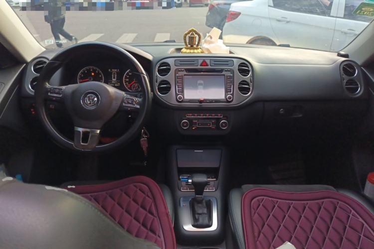 Used Volkswagen Tiguan 2010 2.0 TSI Automatic All-Wheel-Drive Elite Edition Center Console