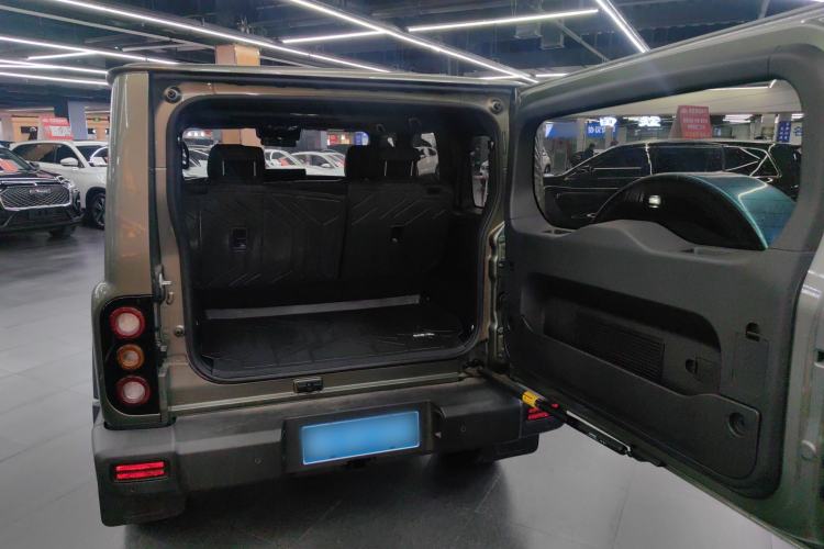 Used 212 T01 2024 2.0T Explorer
