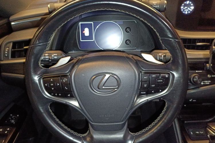 Used Lexus ES 2018 300h Premier Edition China VI Standard