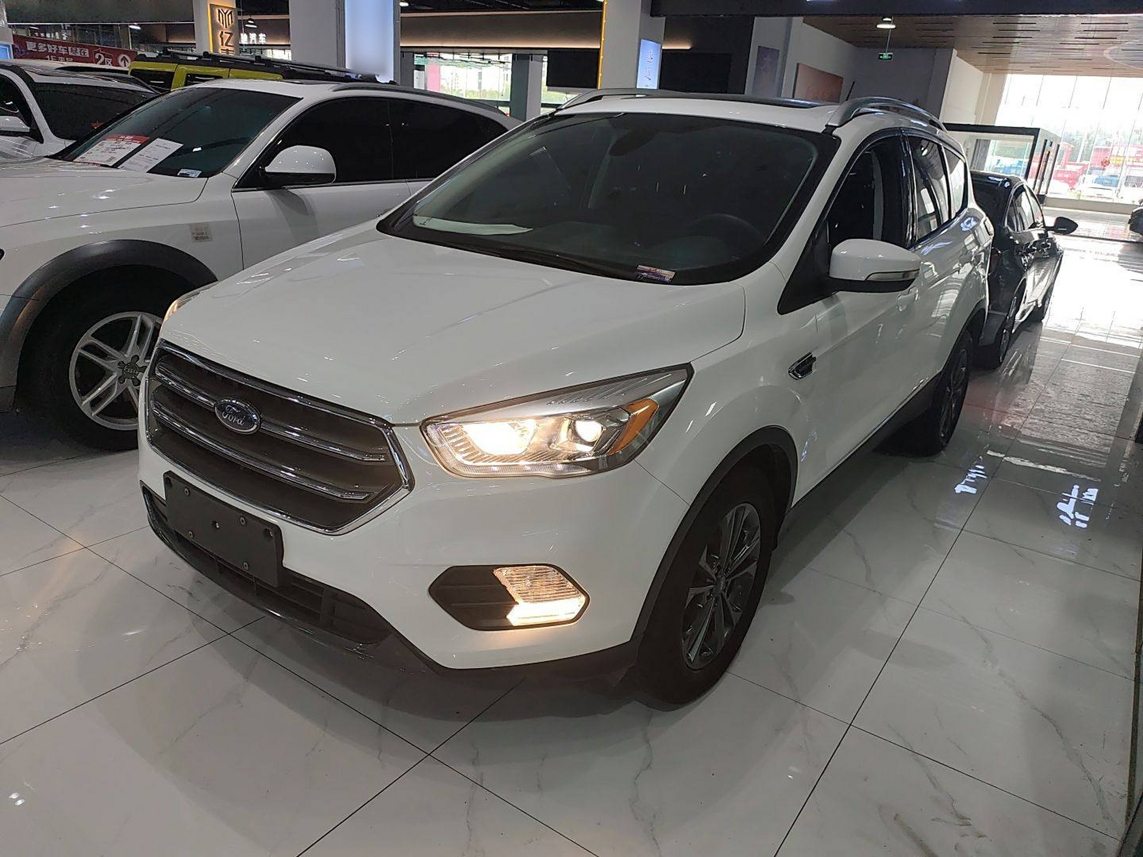 Под передней частью автомобиля