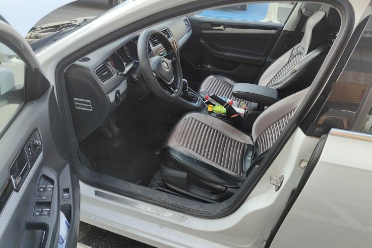 Used Volkswagen Sagitar 2015 230TSI Automatic Comfort Version Left Front Seat