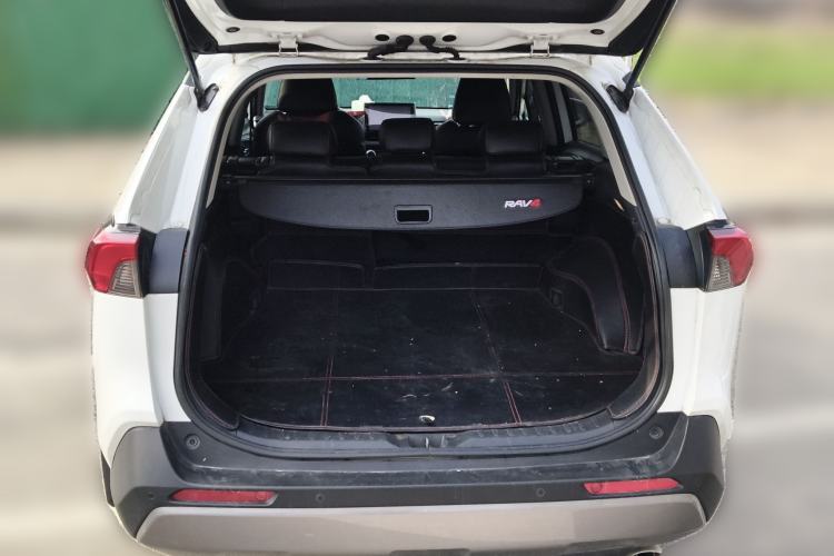 Used Toyota RAV4 2022 2.0L CVT Two-Wheel Drive Fashion Edition