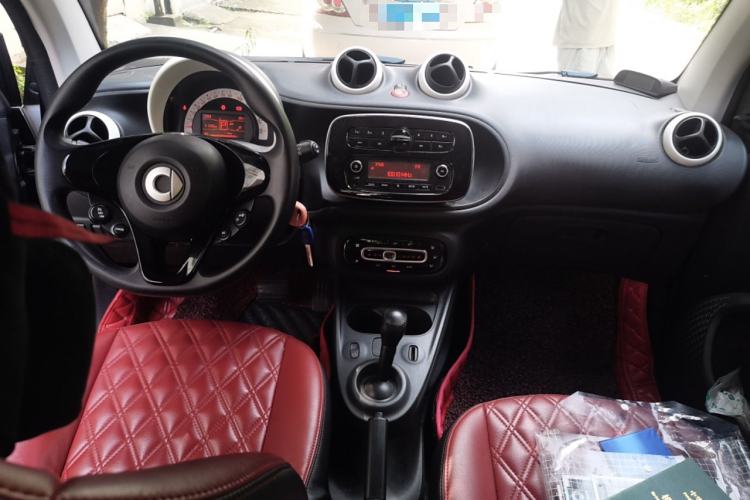 Used smart fortwo 2015 1.0L 52 kW hardtop Dynamic version
