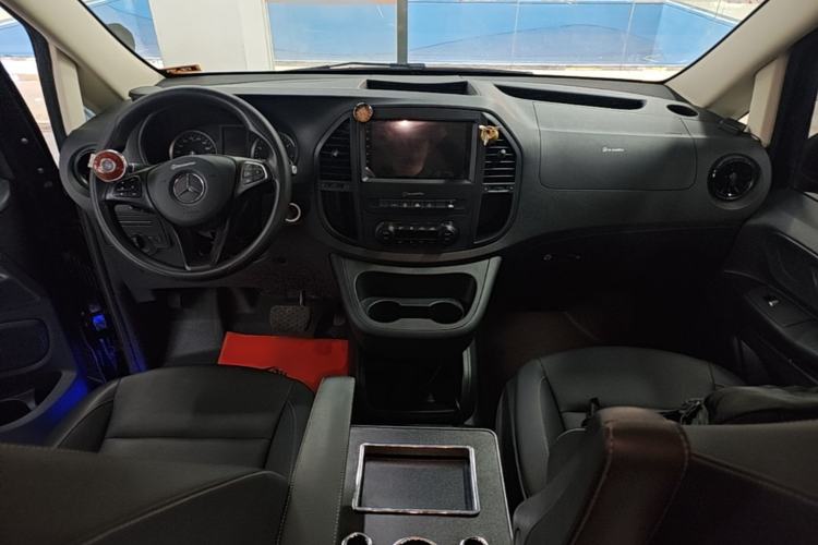 Used Mercedes-Benz Vito 2021 2.0T Elite Version 7 Seats Center Console