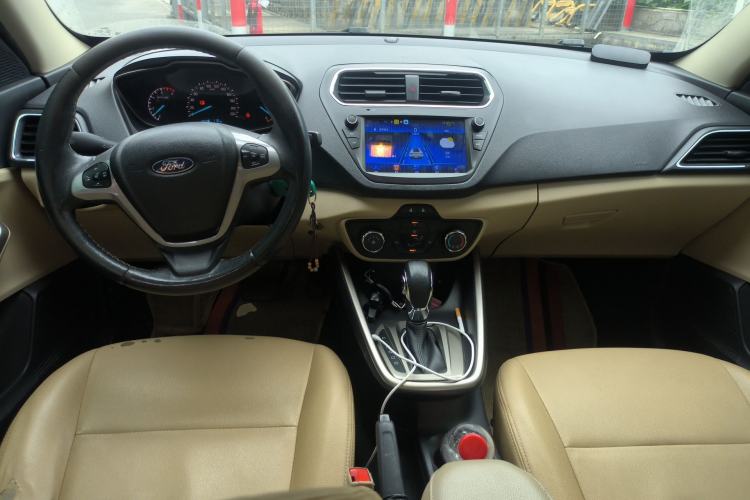 Used Ford Escort 2015 1.5L Automatic Comfort Edition Center Console