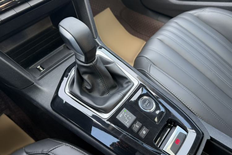 Used Peugeot 408 2022 1.6T Light-Chasing Edition Interior 7