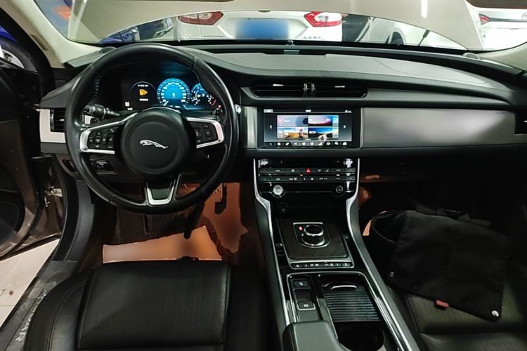 Used Jaguar XFL 2018 XFL 2.0T 250 PS Luxury Edition
