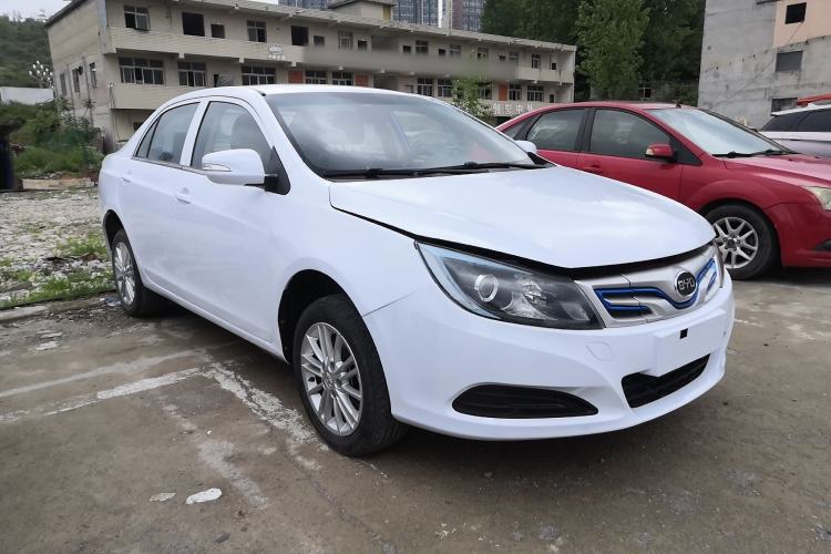 Used BYD e5 2017 300 Prestige Edition Front Right 45 Deg