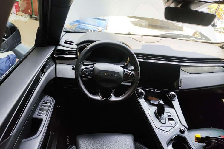 Used Lynk & Co 01 EM-P 2021 1.5TD PHEV Halo Steering Wheel