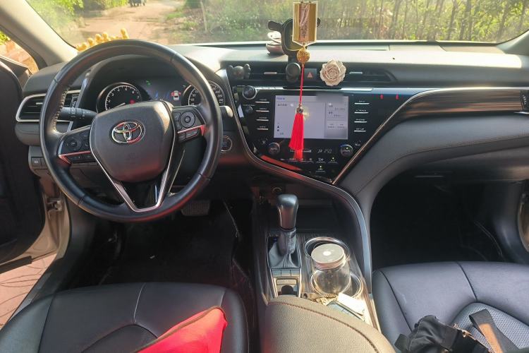 Used Toyota Camry 2018 2.5G Luxury Edition Center Console