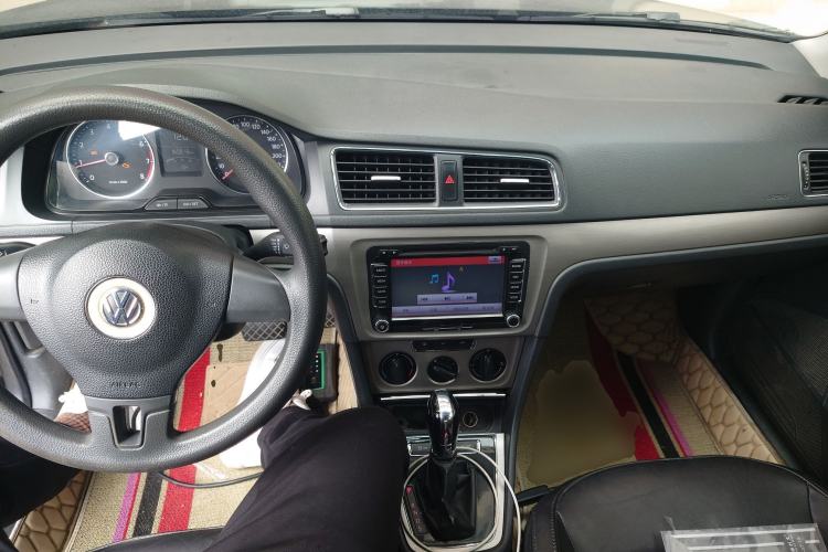 Used Volkswagen Lavida 2013 Restyled Classic 1.6L Automatic Comfort Edition Center Console