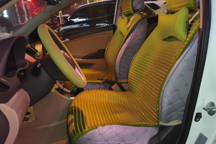 Used Hyundai Verna (older generation) 2010 Sedan 1.4L Manual Comfort GS Left Front Seat