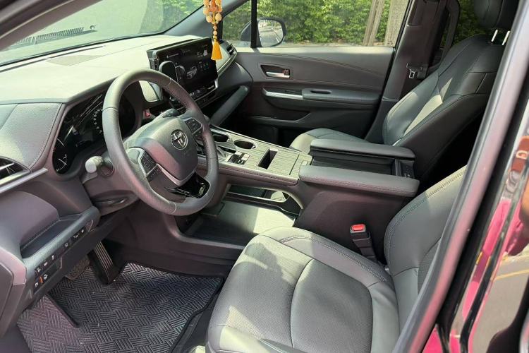 Used Toyota Sienna 2024 2.5L Hybrid Four-Wheel Drive Prestige Edition