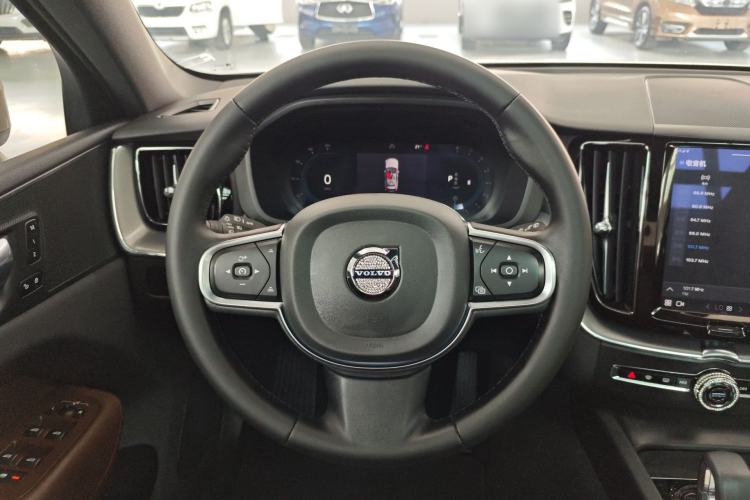 Used Volvo XC60 2023 B5 4x4 Smart Luxury Edition
