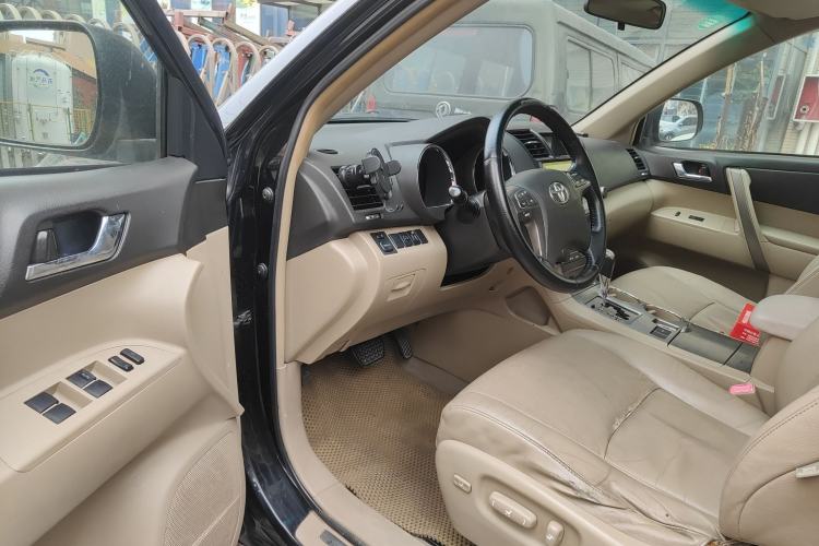 Used Toyota Highlander 2011 2.7L Two-Wheel Drive 7-Seater Luxury Edition
