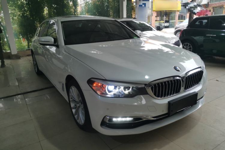 Used BMW 5 Series 2019 530Li Leading Model Luxury Package Front Right 45 Deg