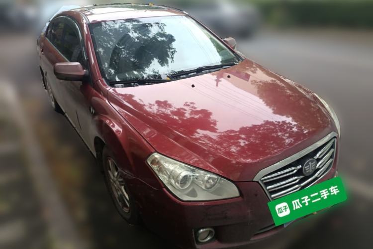 Used Bestune B50 2012 1.6L automatic with sunroof Front Right 45 Deg