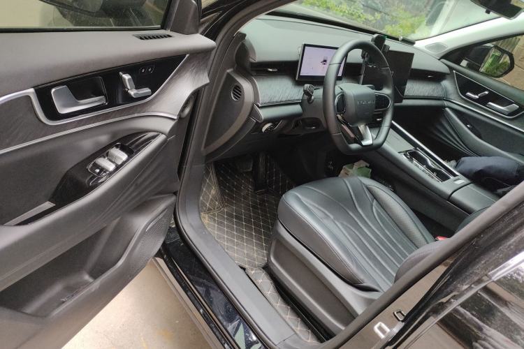 Used Chery Fengyun T9 2025 120 Long-Range Luxury Version 5 Seats Lithium Iron Phosphate Driver Seat