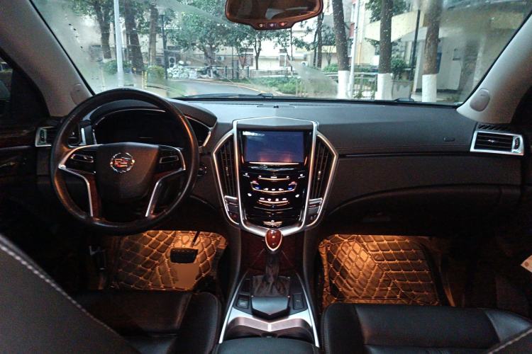 Used Cadillac SRX 2015 3.0L Elite Model Center Console