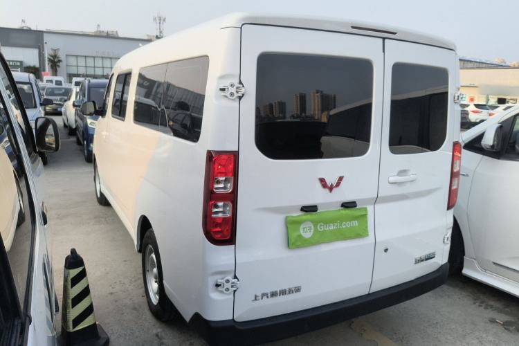 Used Wuling Yangguang 2024 300km Comfort-Grade Passenger Van 60kW
