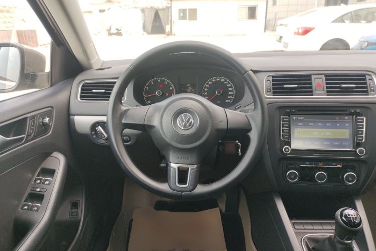 Used Volkswagen Sagitar 2014 Revised Version 1.6L Manual Comfort Edition
