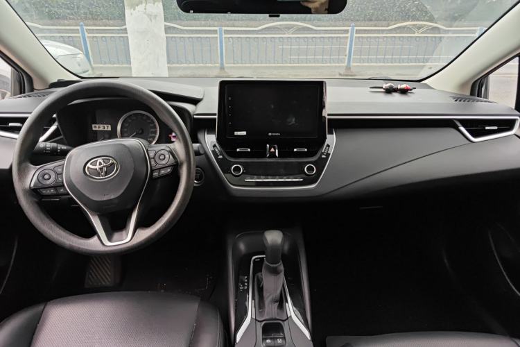 Used Toyota Corolla 2019 1.2T S-CVT GL-i Elite Edition Center Console