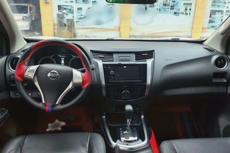 Used Nissan Terra 2018 2.5L Automatic 2WD Luxury Edition Center Console