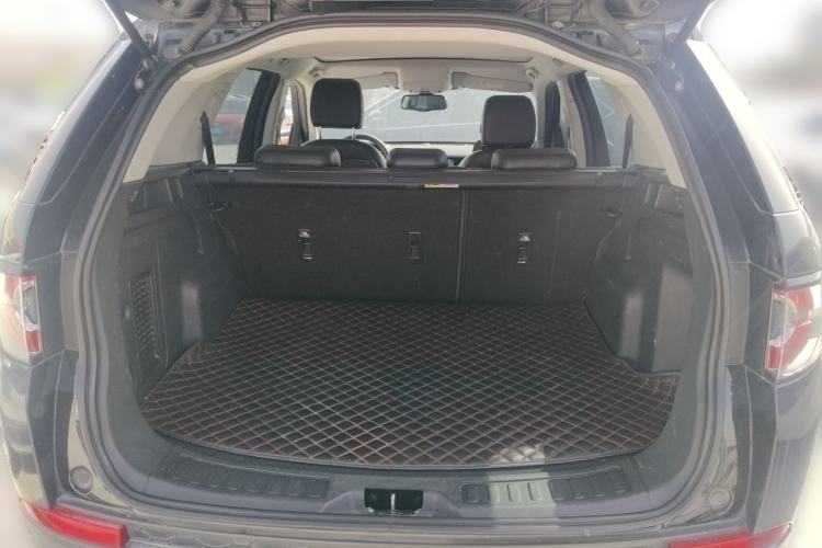 Used Land Rover Discovery Sport 2018 200 PS PURE Edition Trunk