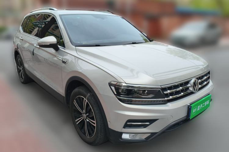 Used Volkswagen Tiguan L 2017 330TSI Automatic Two-Wheel Drive Flagship Edition Front Right 45 Deg