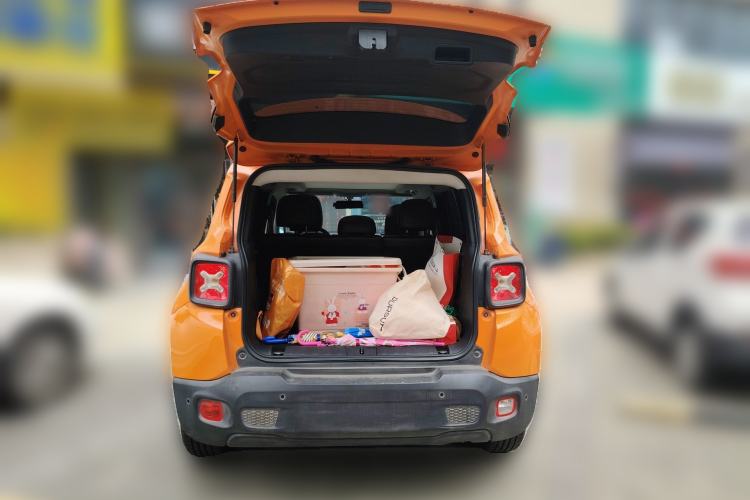 Used Jeep Renegade 2017 180T Automatic High-Energy Version Trunk