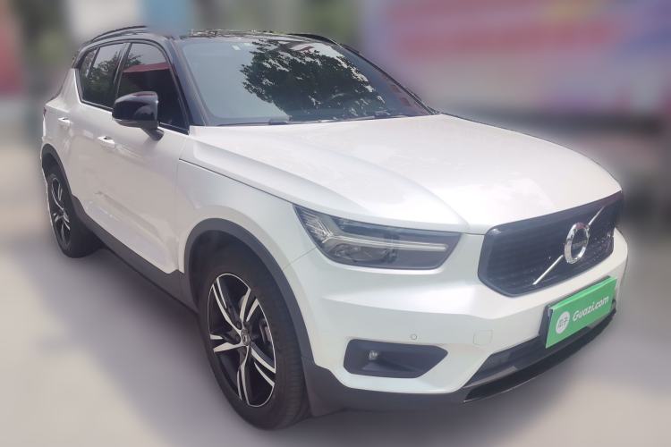 Used Volvo XC40 2021 T4 Four-Wheel Drive Smart & Sporty Edition Front Right 45 Deg