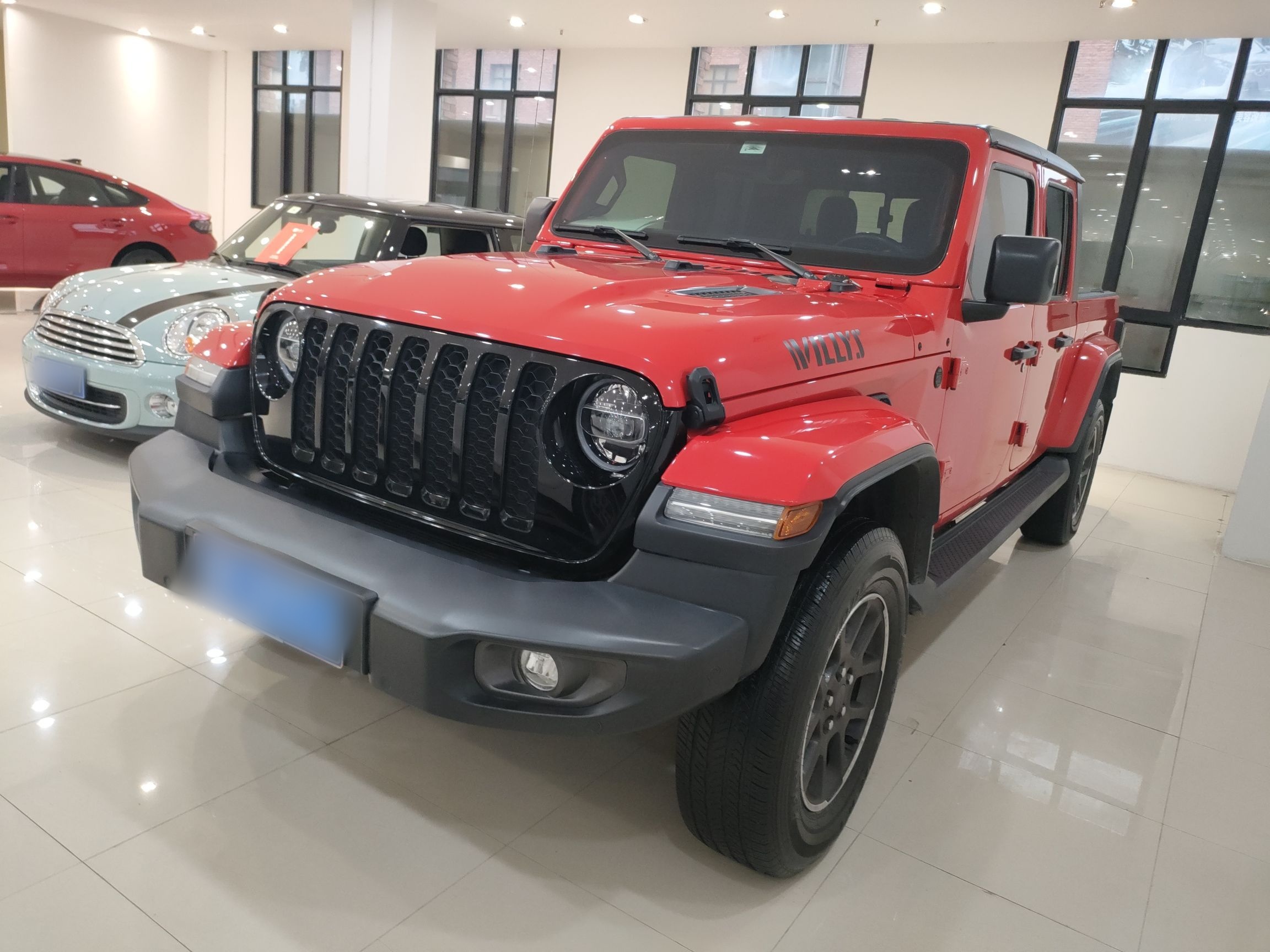 تحت مقدمة السيارة