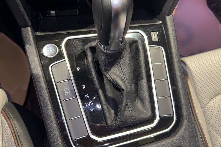 Used Volkswagen Magotan 2023 2 Million Units Commemorative Edition 330TSI DSG Luxury Version Gear Lever