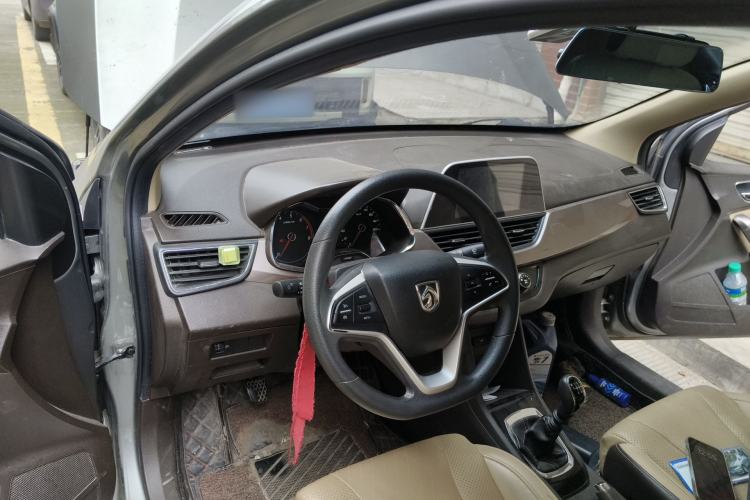 Used Baojun 310W 2017 1.5L Manual Fashion Model China V
