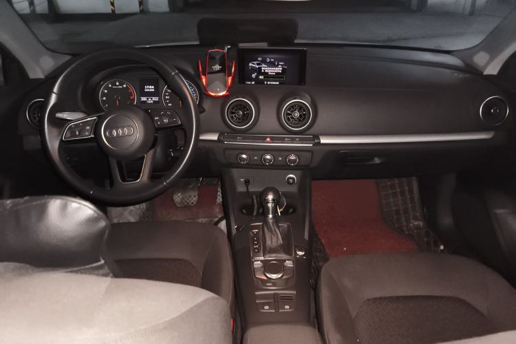 Used Audi A3 2019 Limousine 35 TFSI Ambition China VI Center Console