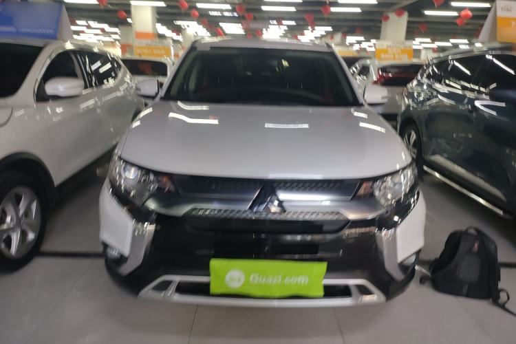 Used Mitsubishi Outlander 2020 2.0L Two-Wheel Drive Enjoyment Version 5 Seats Front