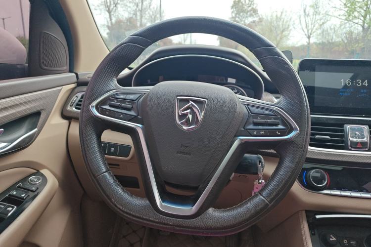 Used Baojun 730 2017 1.5T Manual Style 7 Seats China V