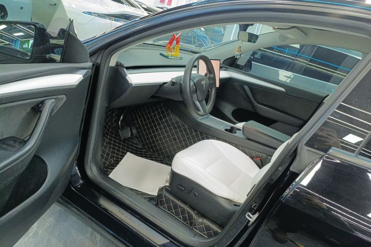 Used Tesla Model Y 2022 Long-Range All-Wheel-Drive Version
