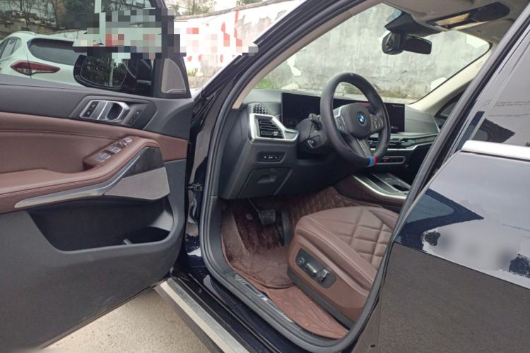 Used BMW X5 2023 xDrive 30Li Luxury M Sport Package
