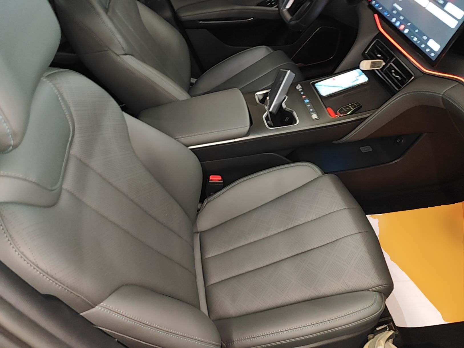BYD Song L DM-i 2026 Model 200KM Superior Version — снимка 19