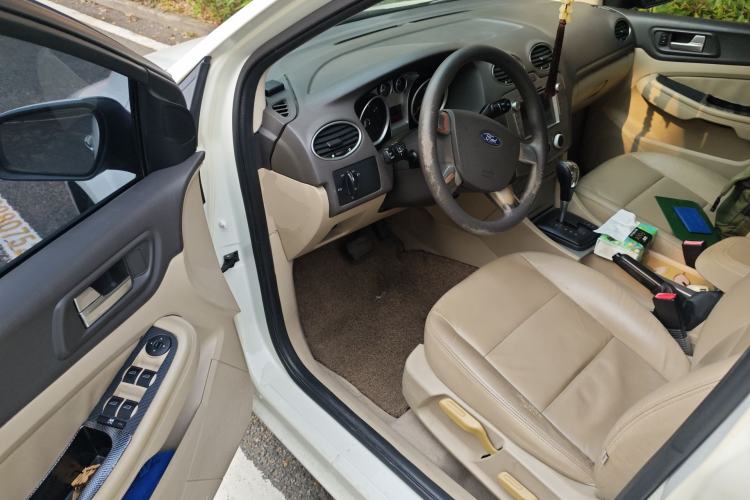 Used Ford Focus 2011 Sedan 1.8L Automatic Fashion Edition Driver Seat