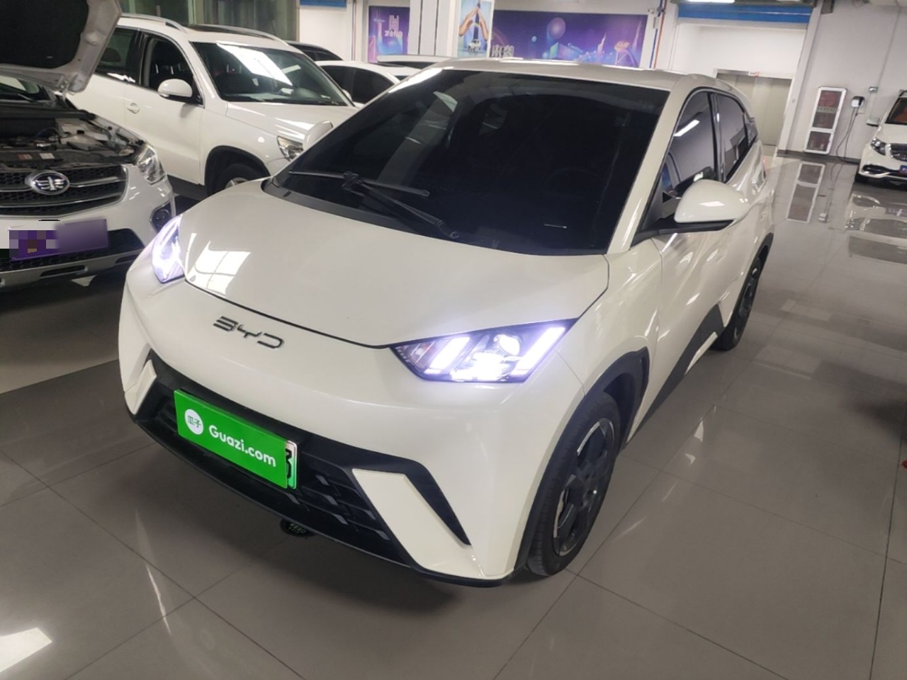 Под передней частью автомобиля