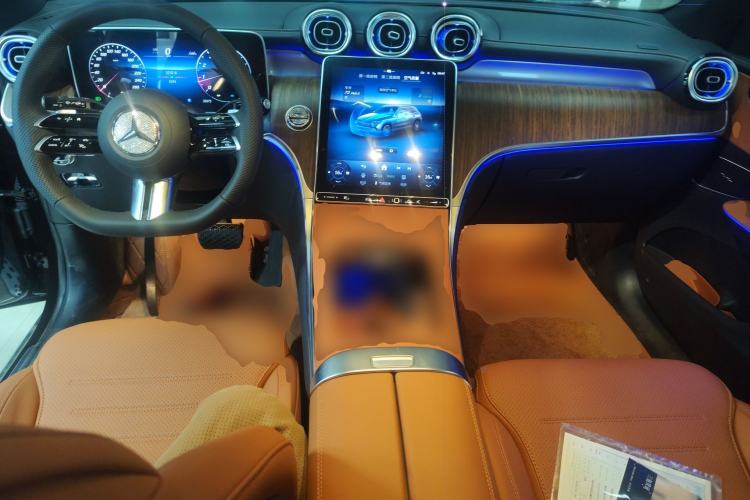 Used Mercedes-Benz GLC 2025 Refreshed GLC 300 L 4MATIC Dynamic Version 5 Seats Center Console