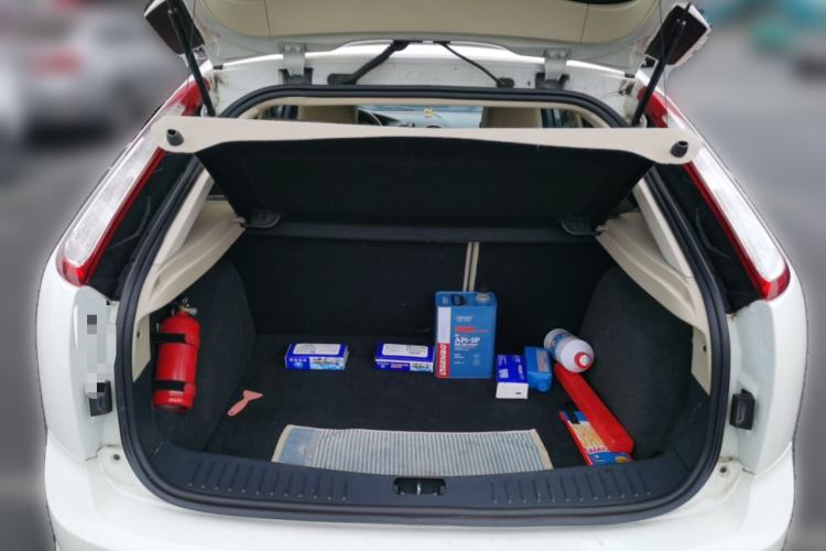 Used Ford Focus 2013 Hatchback Classic 1.8L Automatic Fashion Edition Trunk