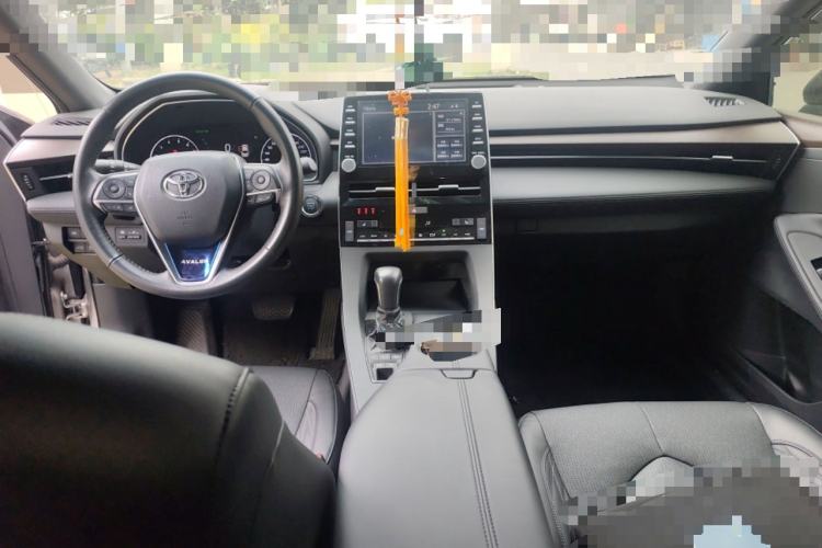 Used Toyota Avalon 2019 2.5L Touring Premium Version China VI Standard Center Console