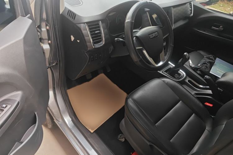 Used Jinbei Gold Hiace M Classic 2022 1.5L Travel Lion Passenger Van 7 Seats Interior 3