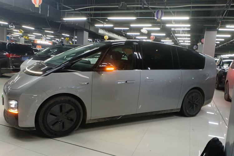 Used Li Auto MEGA 2024 Ultra Model
