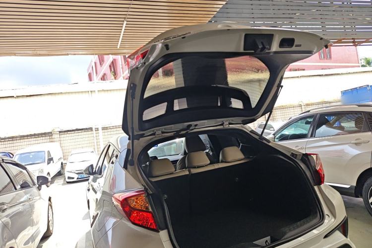 Used Toyota C-HR 2018 2.0L Leading Edition China V-standard Trunk