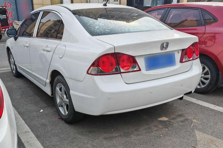 Used CIIMO CIIMO 2015 1.8L Automatic Comfort Edition
