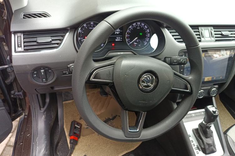Used Skoda Octavia 2017 1.6L Automatic Chuanxing Edition Steering Wheel